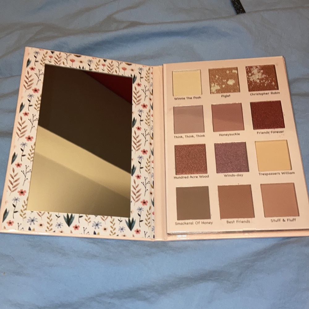 HP🎊🎊Winnie The Pooh Eyeshadow Pallet - Picture 8 of 10